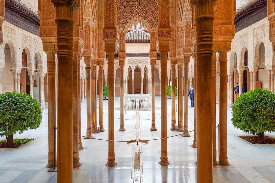 کاخ الحمرا، تجربه زندگی در اسپانیا